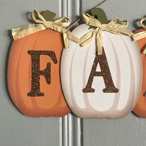 NWT- Beautiful Brown Glittered FALL Orange & White Pumpkins Decoration Sign 🍁 - Picture 3 of 17